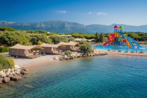camping-corse-tentes-plage-parc-aquatique